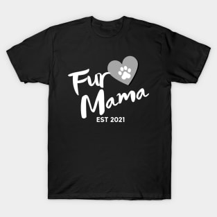 Fur Mama. EST 2021. Cute Dog Lover Design. T-Shirt